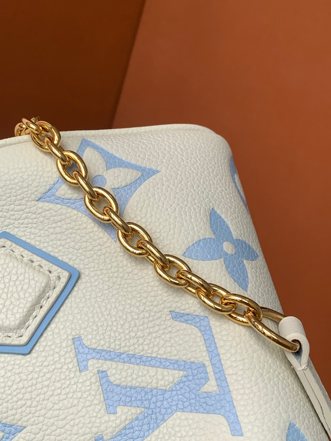 Louis Vuitton 动态变码芯片