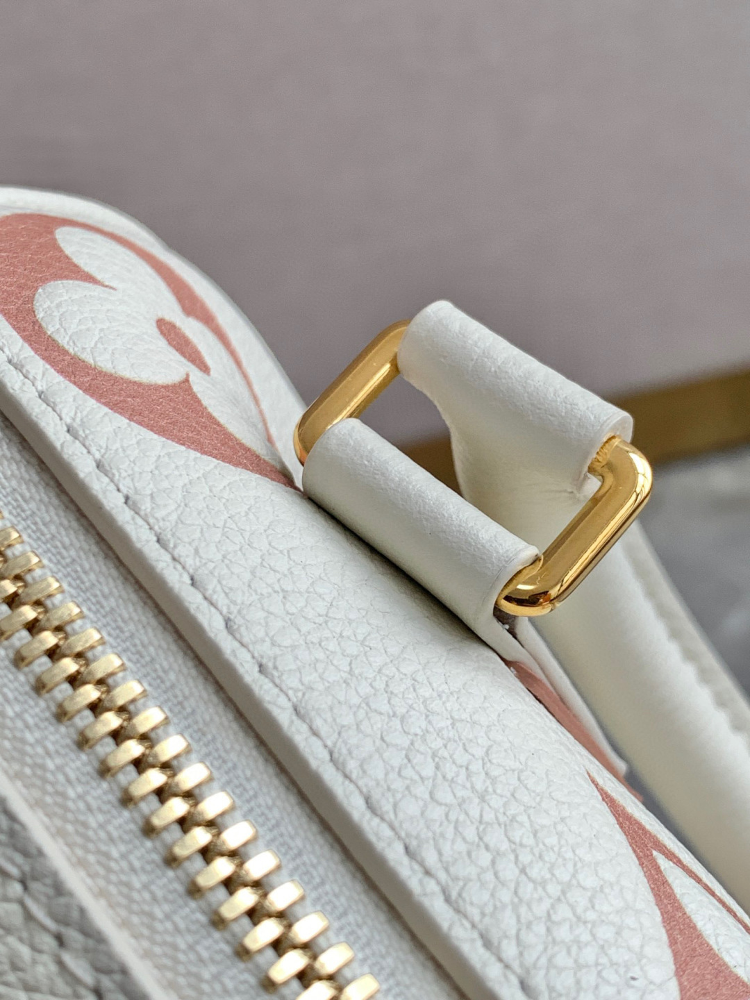 Louis Vuitton 动态变码芯片