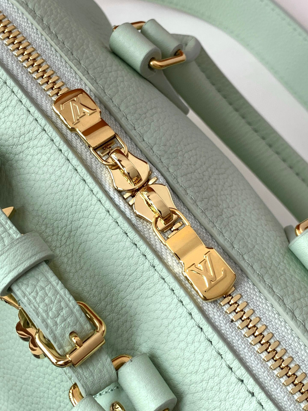 Louis Vuitton Speedy 18 手袋