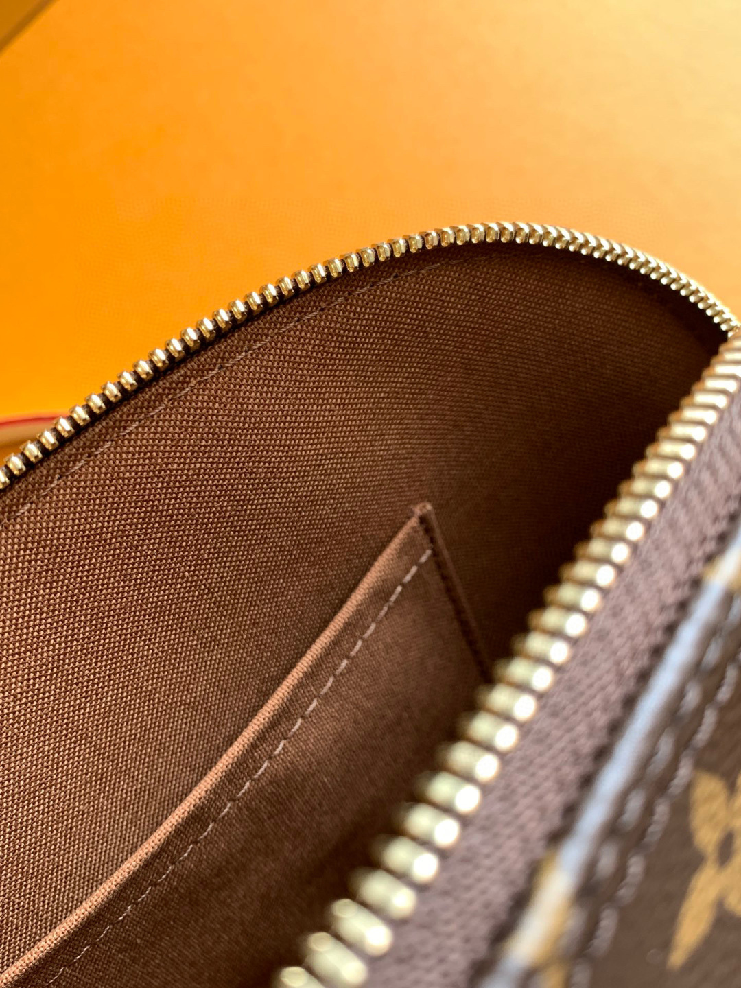 Louis Vuitton 全钢贝壳包 M53152 路易威登标志性手袋中设计结构最为挺括的一款