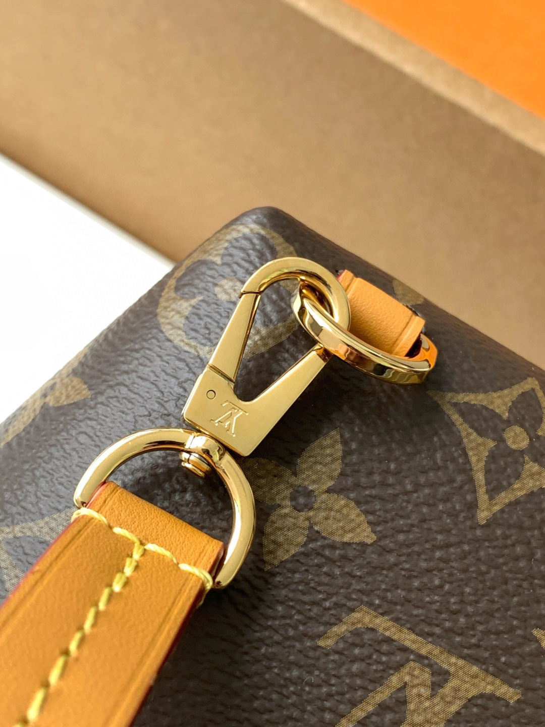 Louis Vuitton 独家首发型号：M45502【 全钢】Montsouris Mini背包皮料是 代 意大利A级皮料