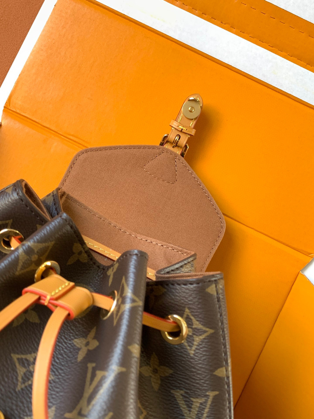 Louis Vuitton 独家首发型号：M45502【 全钢】Montsouris Mini背包皮料是 代 意大利A级皮料