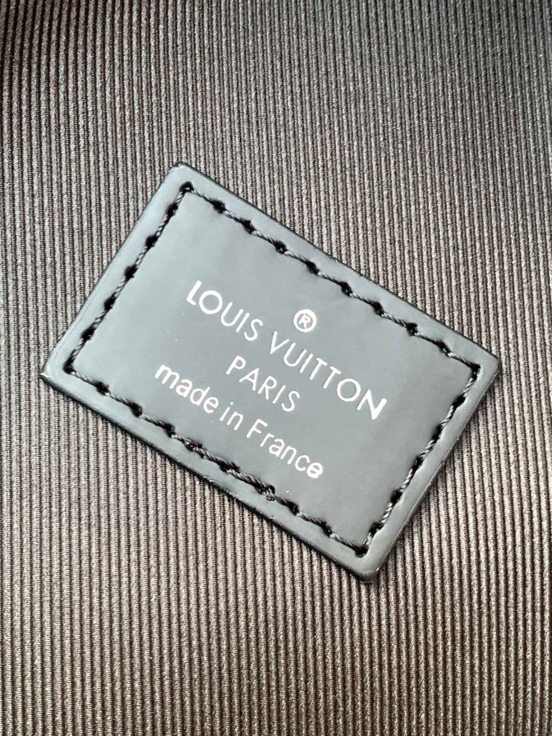 Louis Vuitton Discovery 双肩包