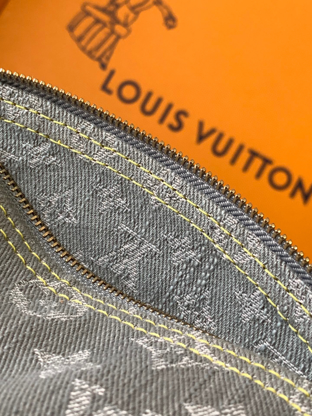 Louis Vuitton 全钢 M13751 牛仔灰