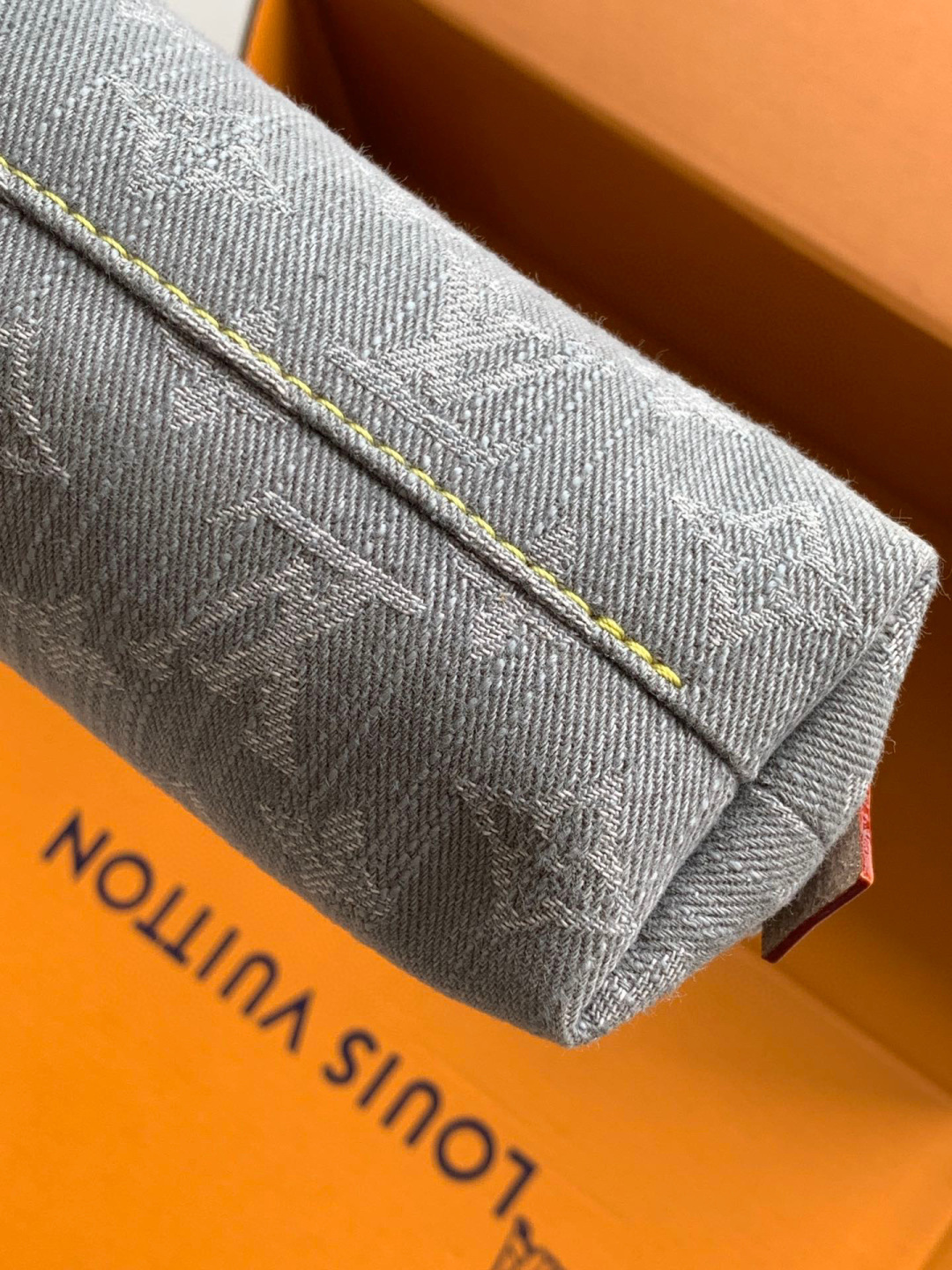 Louis Vuitton 全钢 M13751 牛仔灰