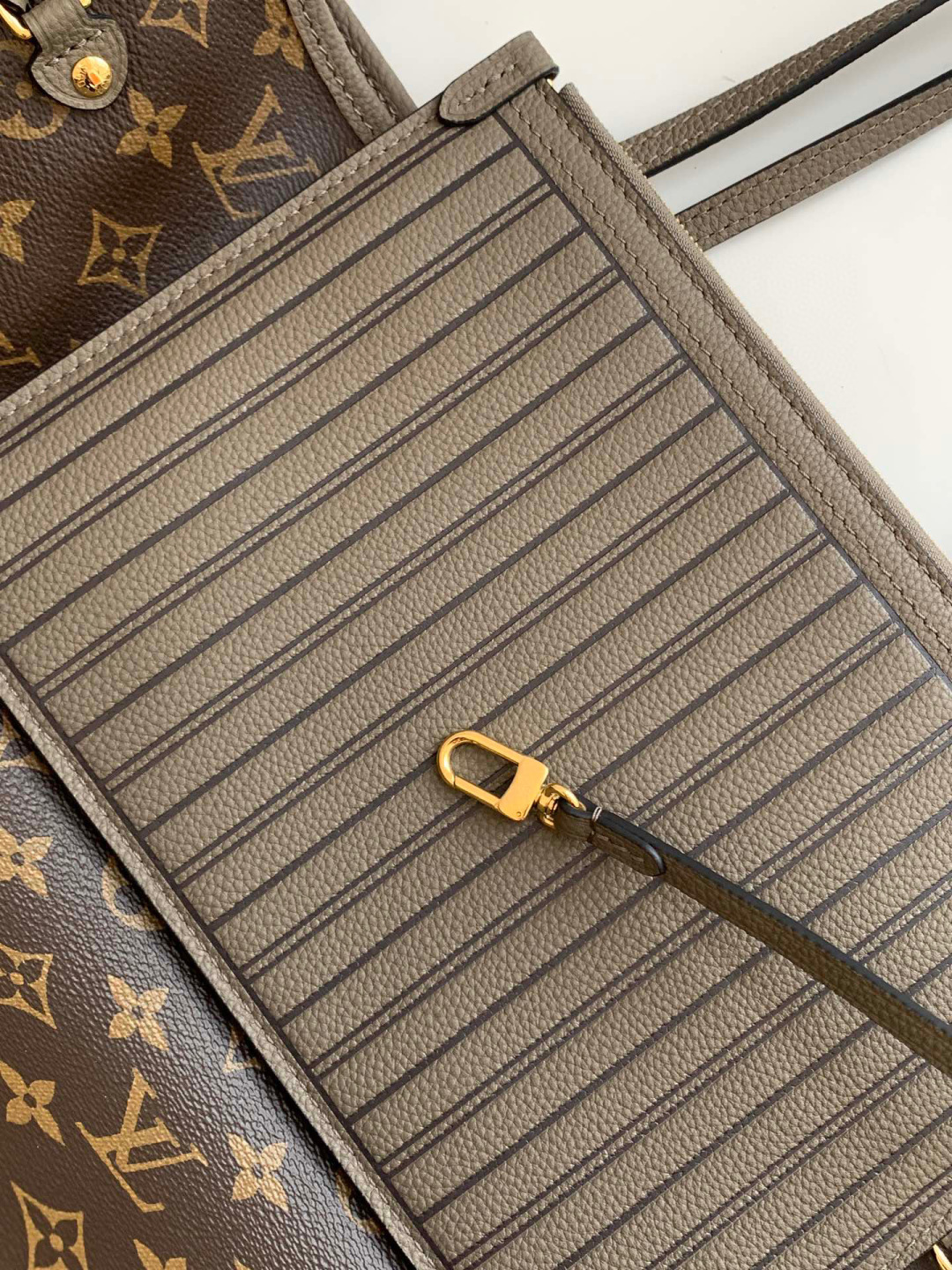 Louis Vuitton 动态变码芯片