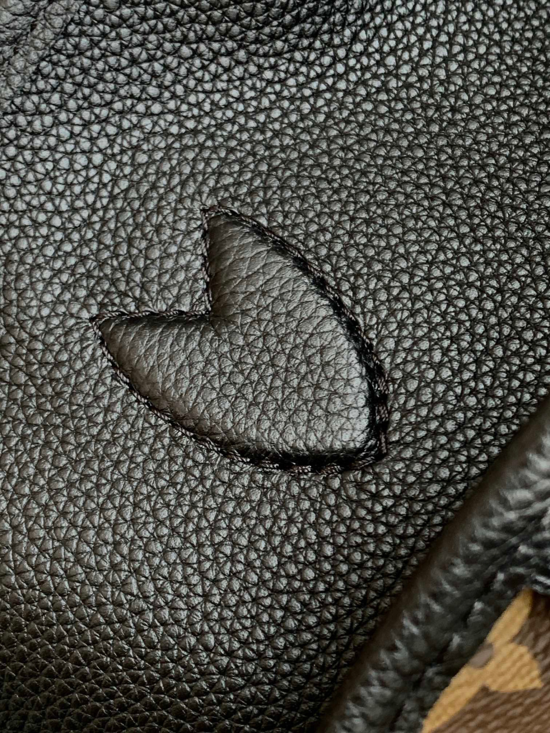 Louis Vuitton 动态变码芯片