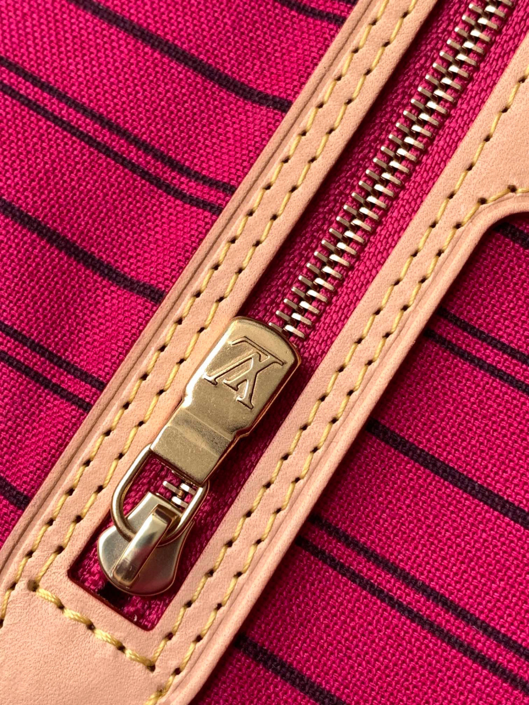 Louis Vuitton 独家首发型号:M41245【 全钢】皮料是 代 意大利A级菱形皮料 同步变码芯片