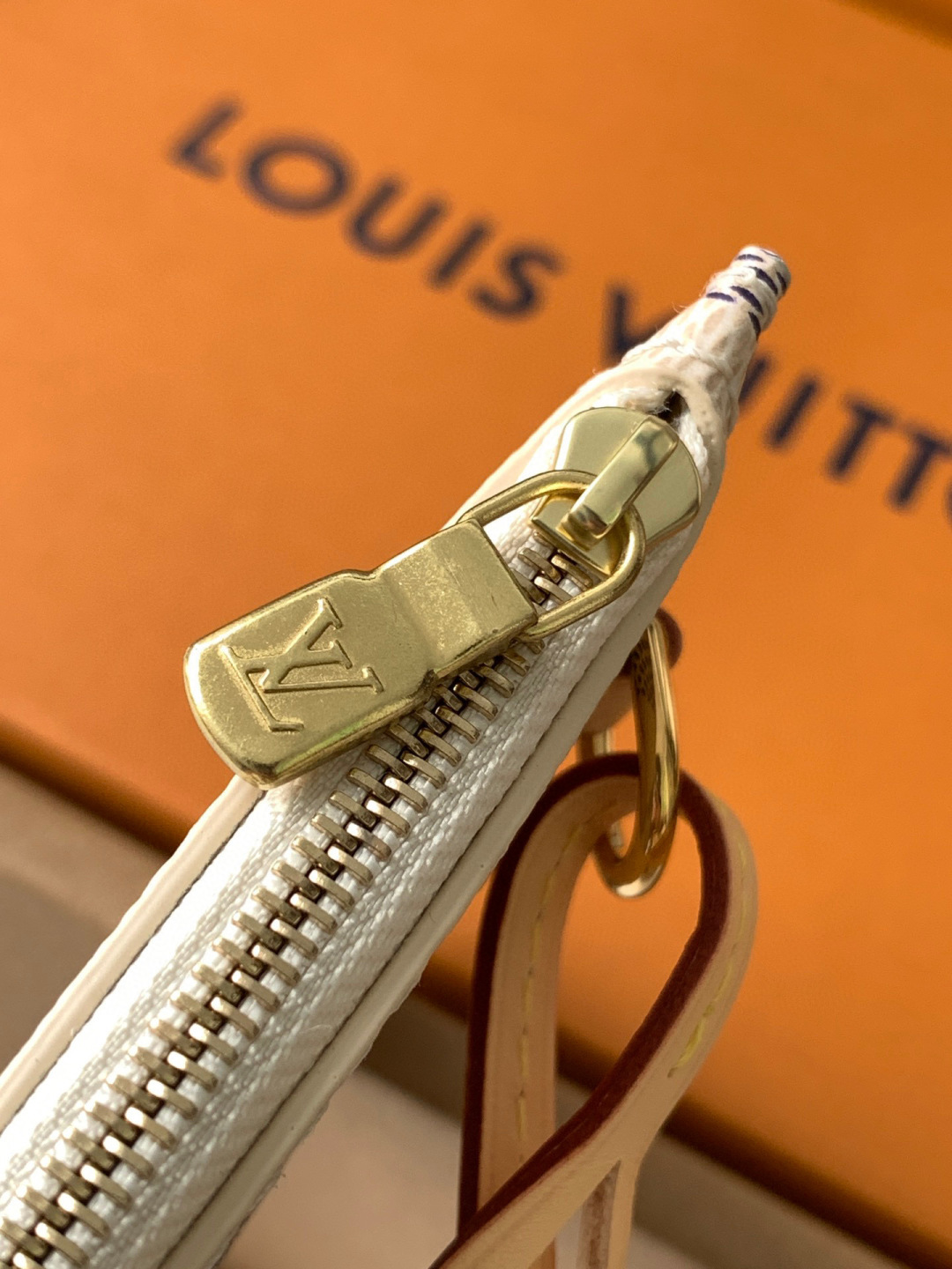 Louis Vuitton 独家首发型号:N40605【 全钢】皮料是 代 意大利A级菱形皮料 同步变码芯片