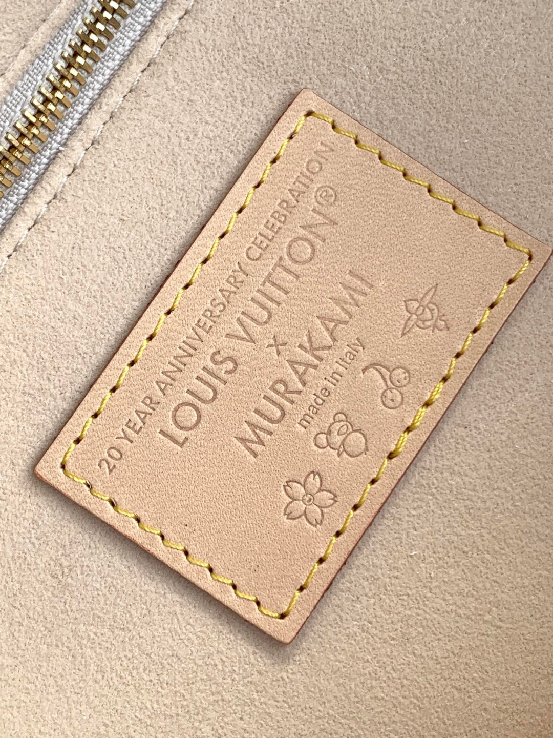 Louis Vuitton x 村上隆再版系列以灵动笔触演绎 OnTheGo 中号手袋