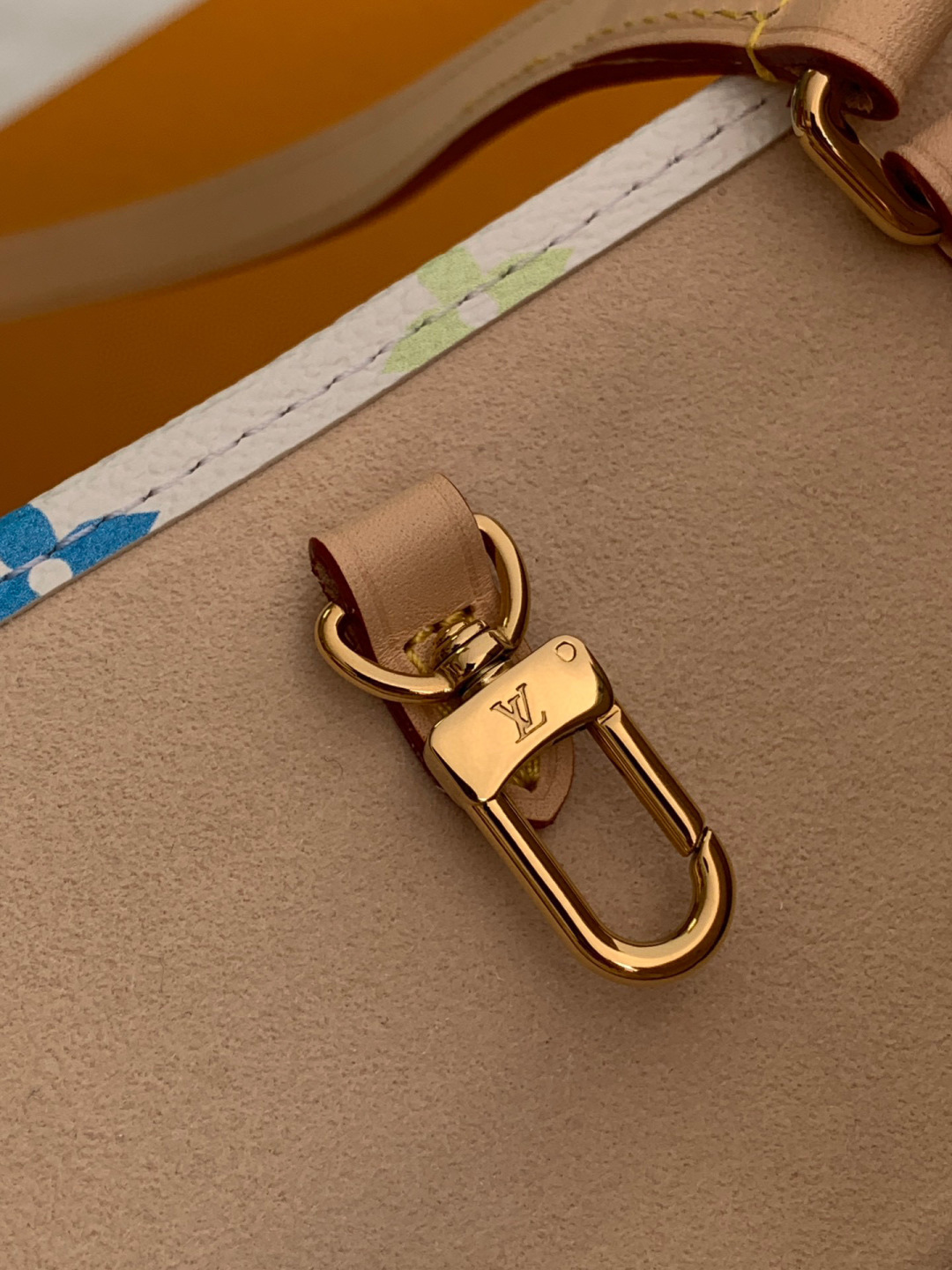 Louis Vuitton x 村上隆再版系列以灵动笔触演绎 OnTheGo 中号手袋