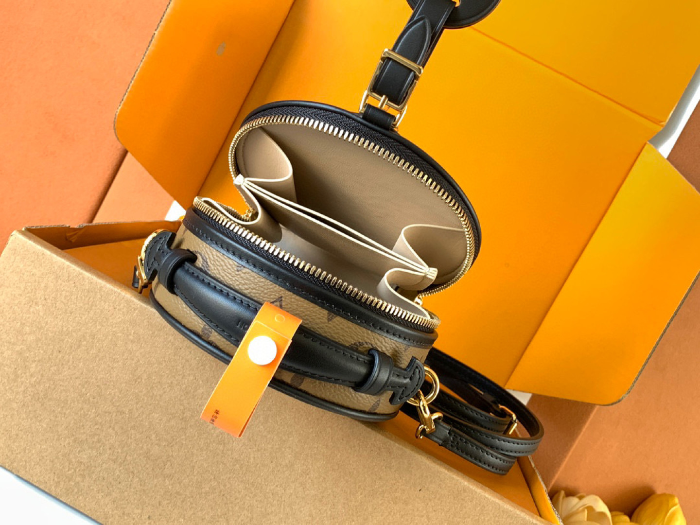 Louis Vuitton 独家首发型号：M68276【 全钢】Mini