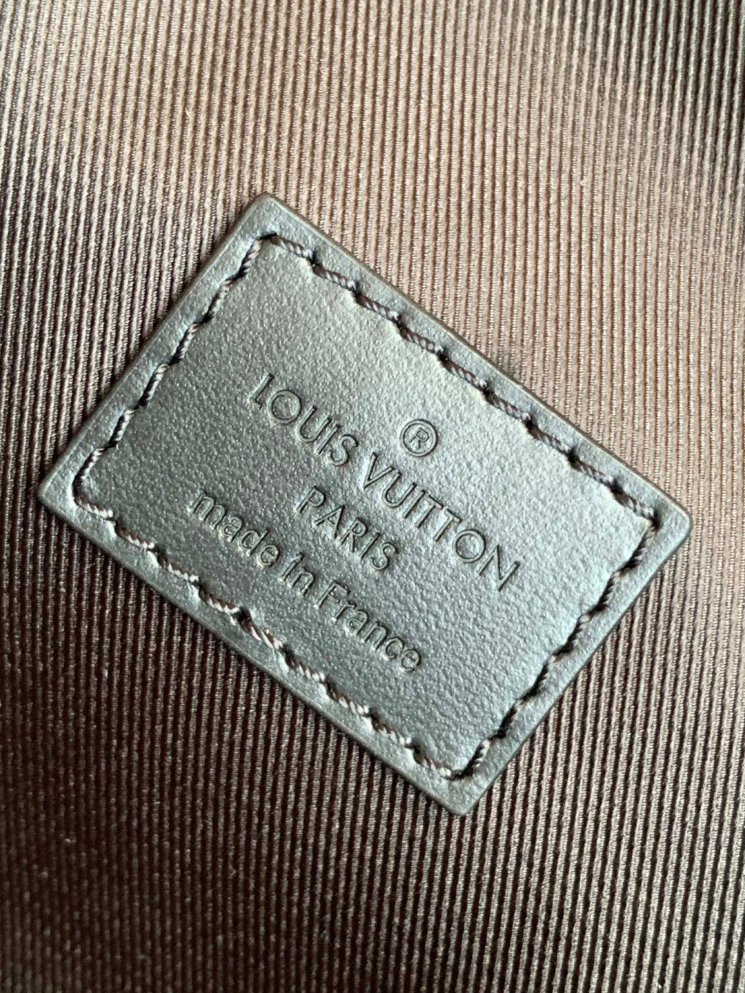Louis Vuitton 独家首发型号：M83613 全钢正版（动态码）品质提升． 同步 动态电子芯片、礼品袋、保护纸