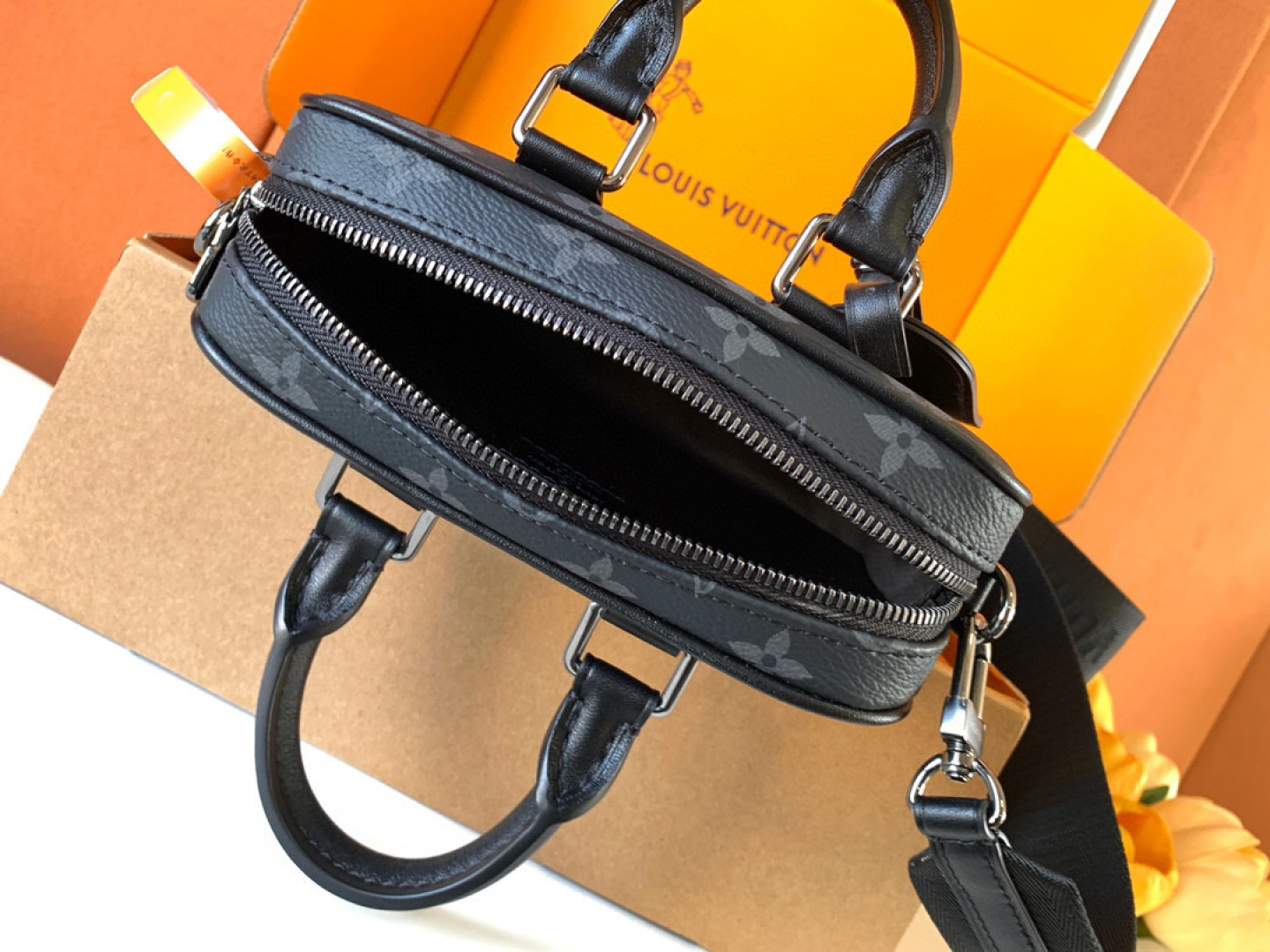 Louis Vuitton 独家首发型号:M82770【 全钢】皮料是 代 意大利A级菱形皮料 同步变码芯片