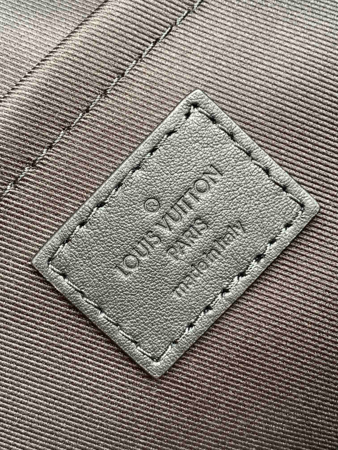 Louis Vuitton 独家首发型号：M46796【 全钢】Soft Polochon PM皮料是 代 意大利A级皮料