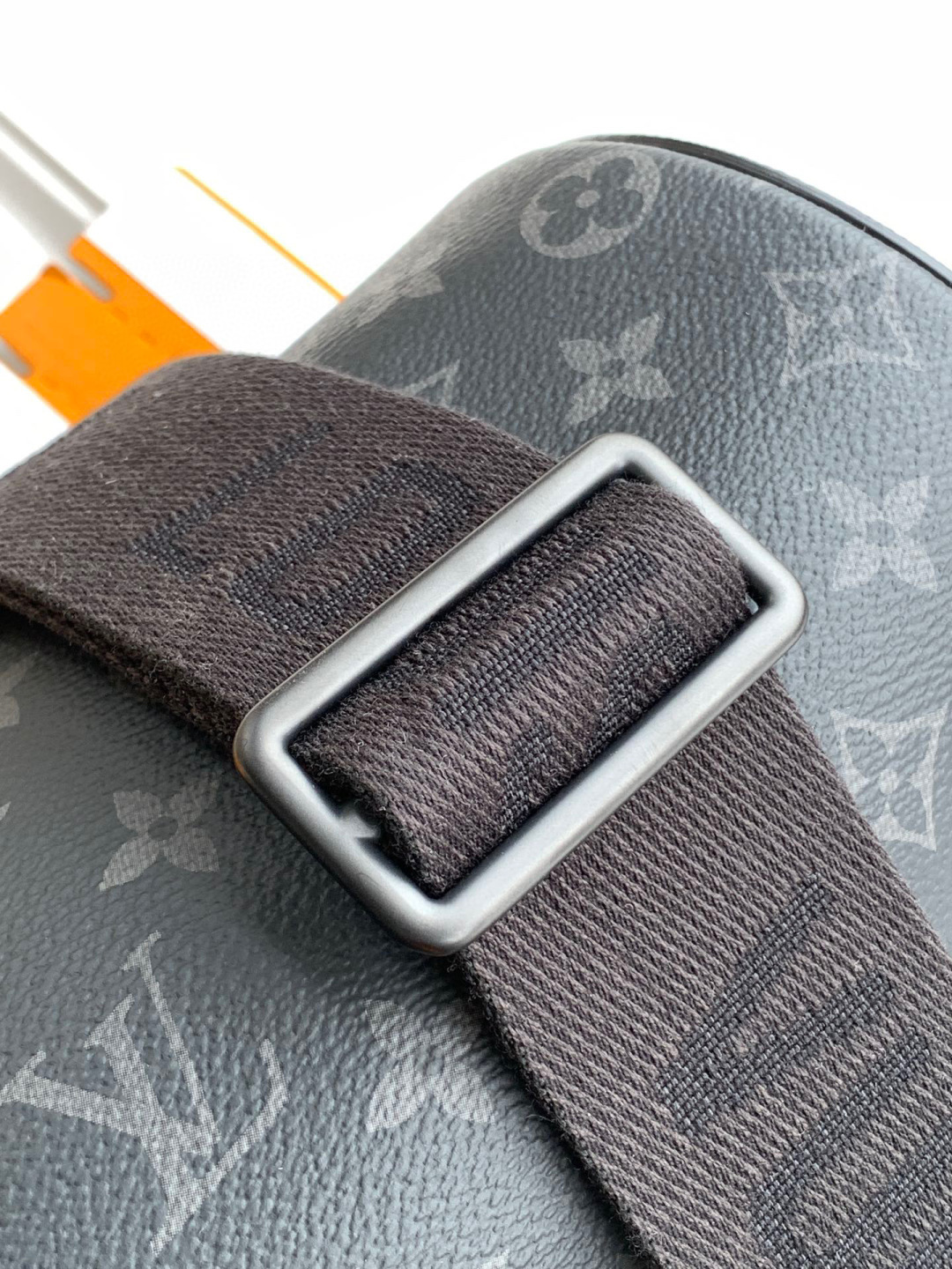 Louis Vuitton 独家首发型号：M46796【 全钢】Soft Polochon PM皮料是 代 意大利A级皮料