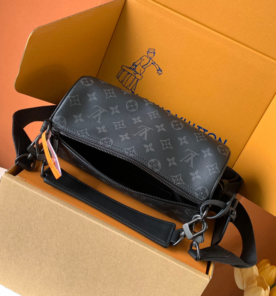 Louis Vuitton 独家首发型号：M46796【 全钢】Soft Polochon PM皮料是 代 意大利A级皮料