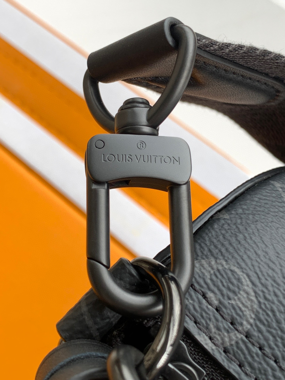 Louis Vuitton 独家首发型号：M46796【 全钢】Soft Polochon PM皮料是 代 意大利A级皮料