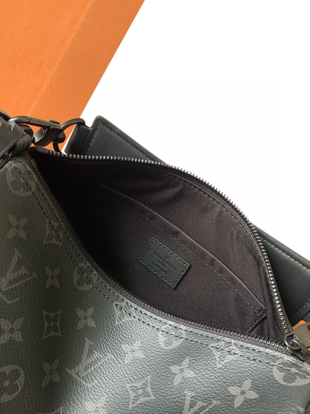 Louis Vuitton 独家首发型号：M46796【 全钢】Soft Polochon PM皮料是 代 意大利A级皮料