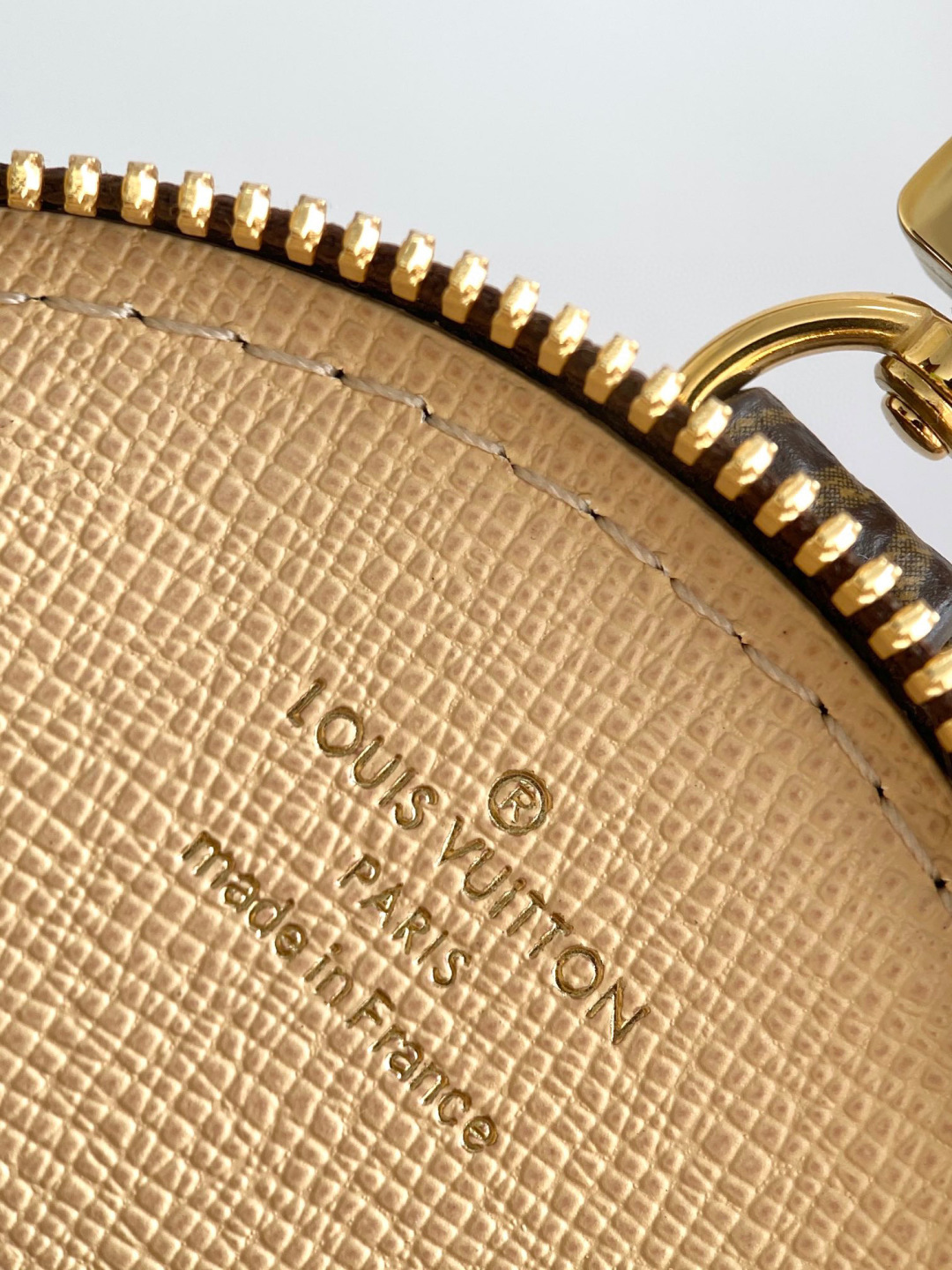 Louis Vuitton 动态变码芯片