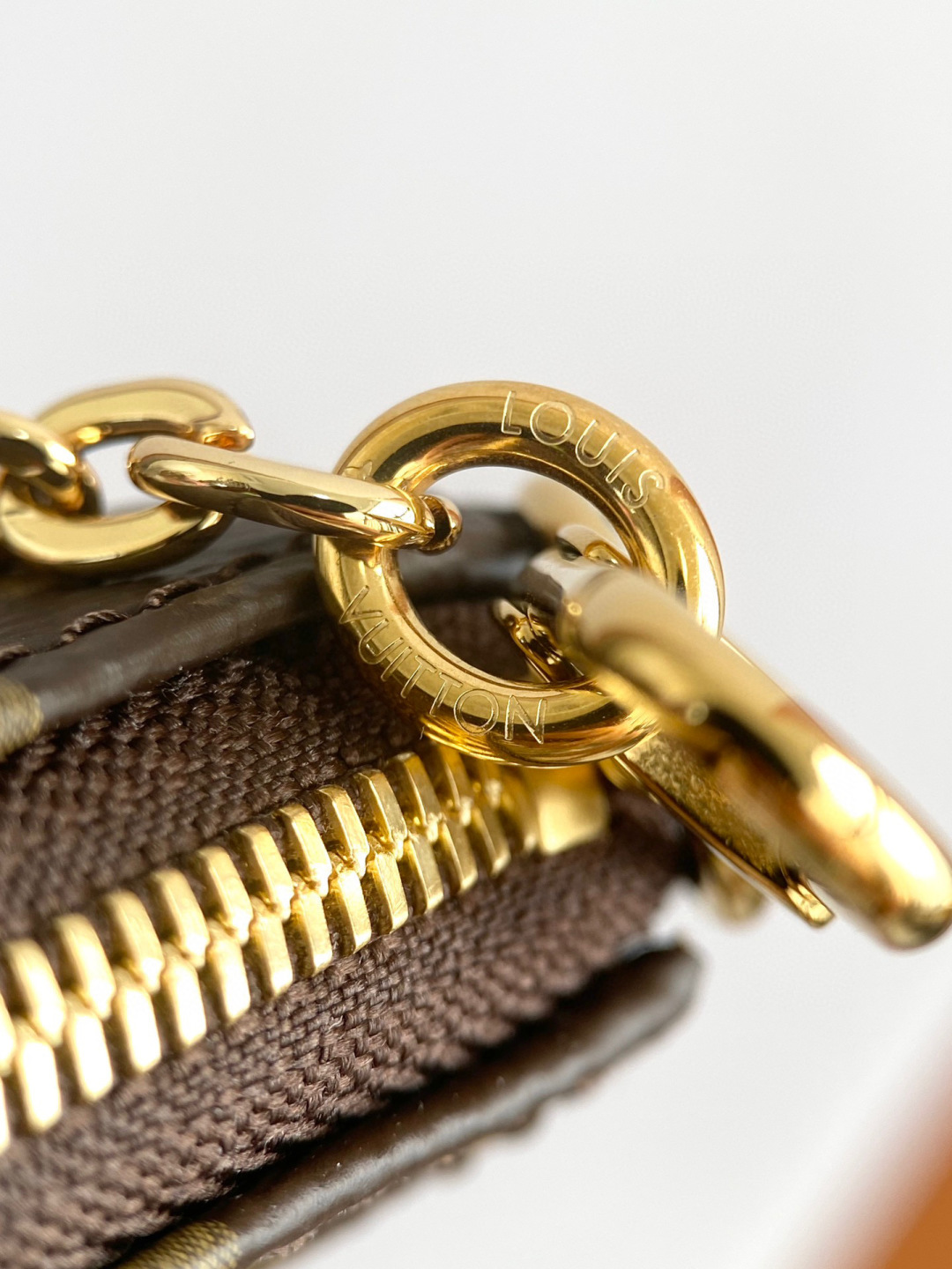 Louis Vuitton 动态变码芯片