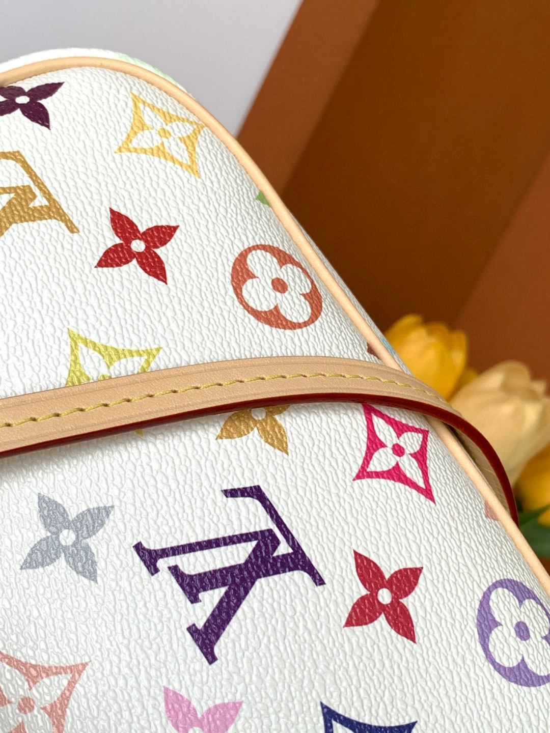 Louis Vuitton 全钢M13404 本款Pochette Accessoires手袋取材涂层帆布