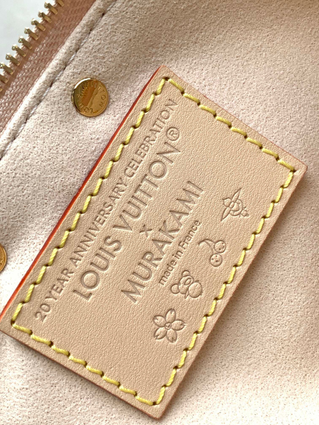 Louis Vuitton 全钢M13404 本款Pochette Accessoires手袋取材涂层帆布