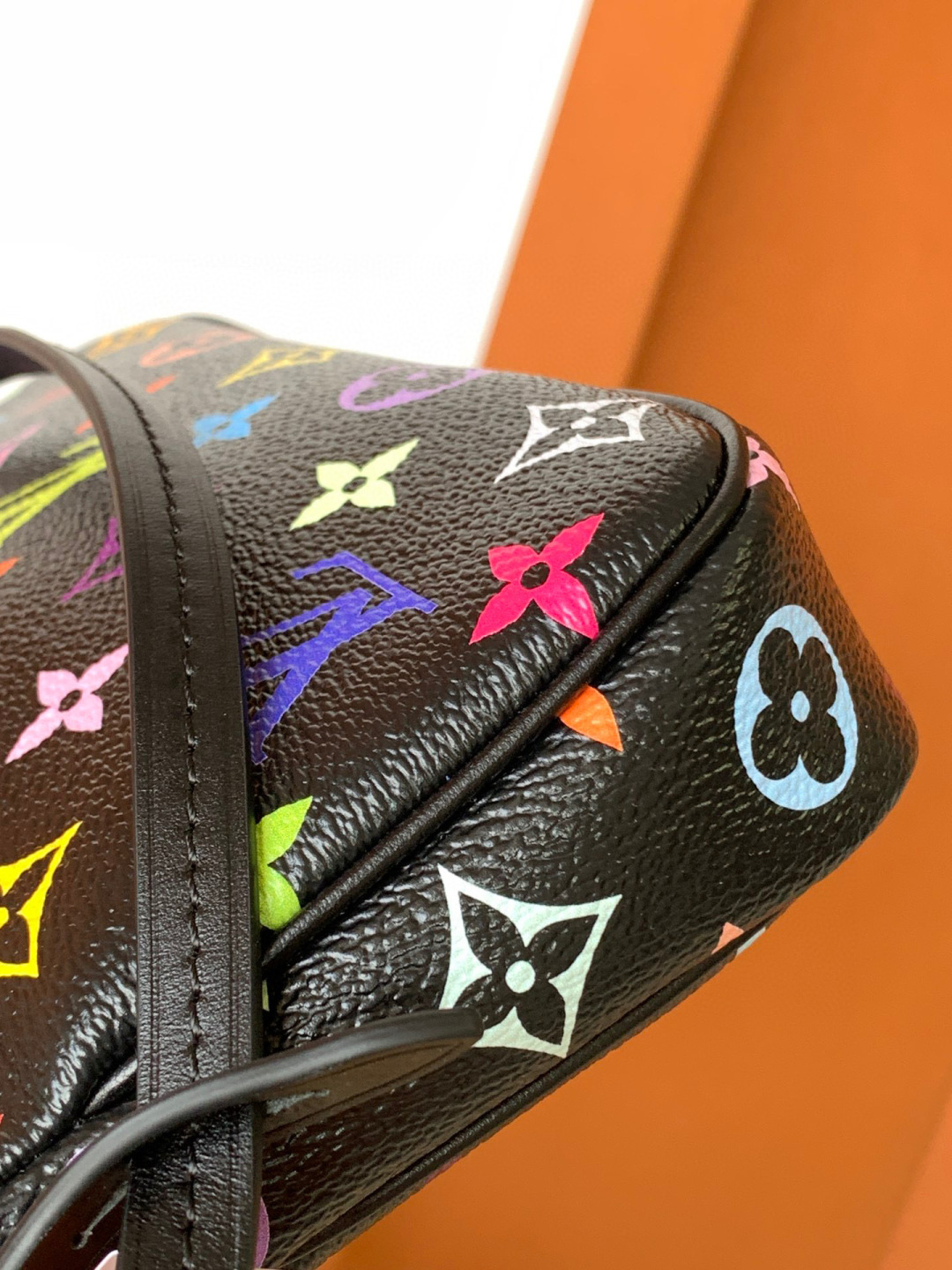 Louis Vuitton 全钢163C芯片 M13663黑彩 本款 Pochette Accessoires 手袋取材涂层帆布