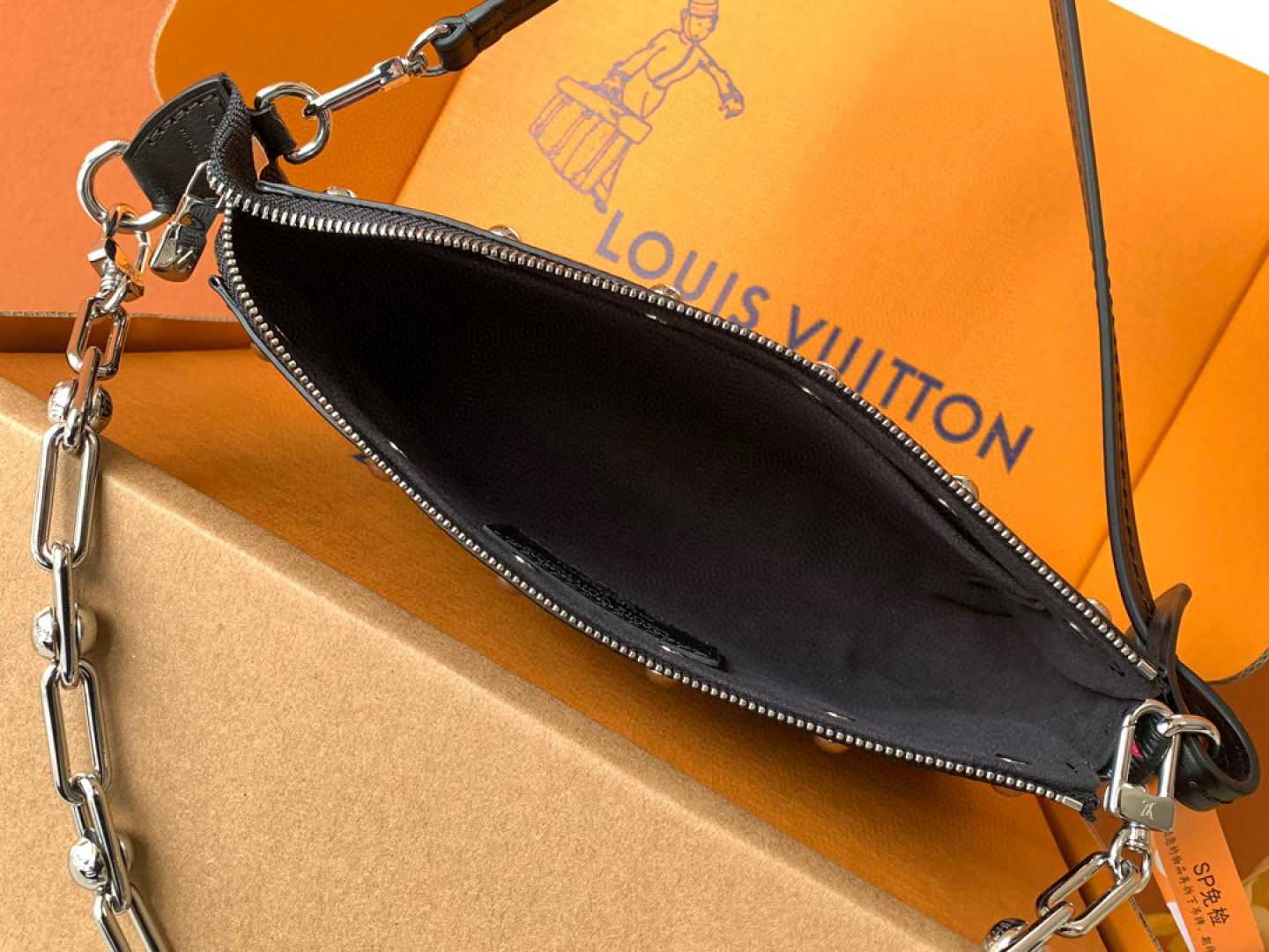 Louis Vuitton 全钢163C芯片 M13663黑彩 本款 Pochette Accessoires 手袋取材涂层帆布