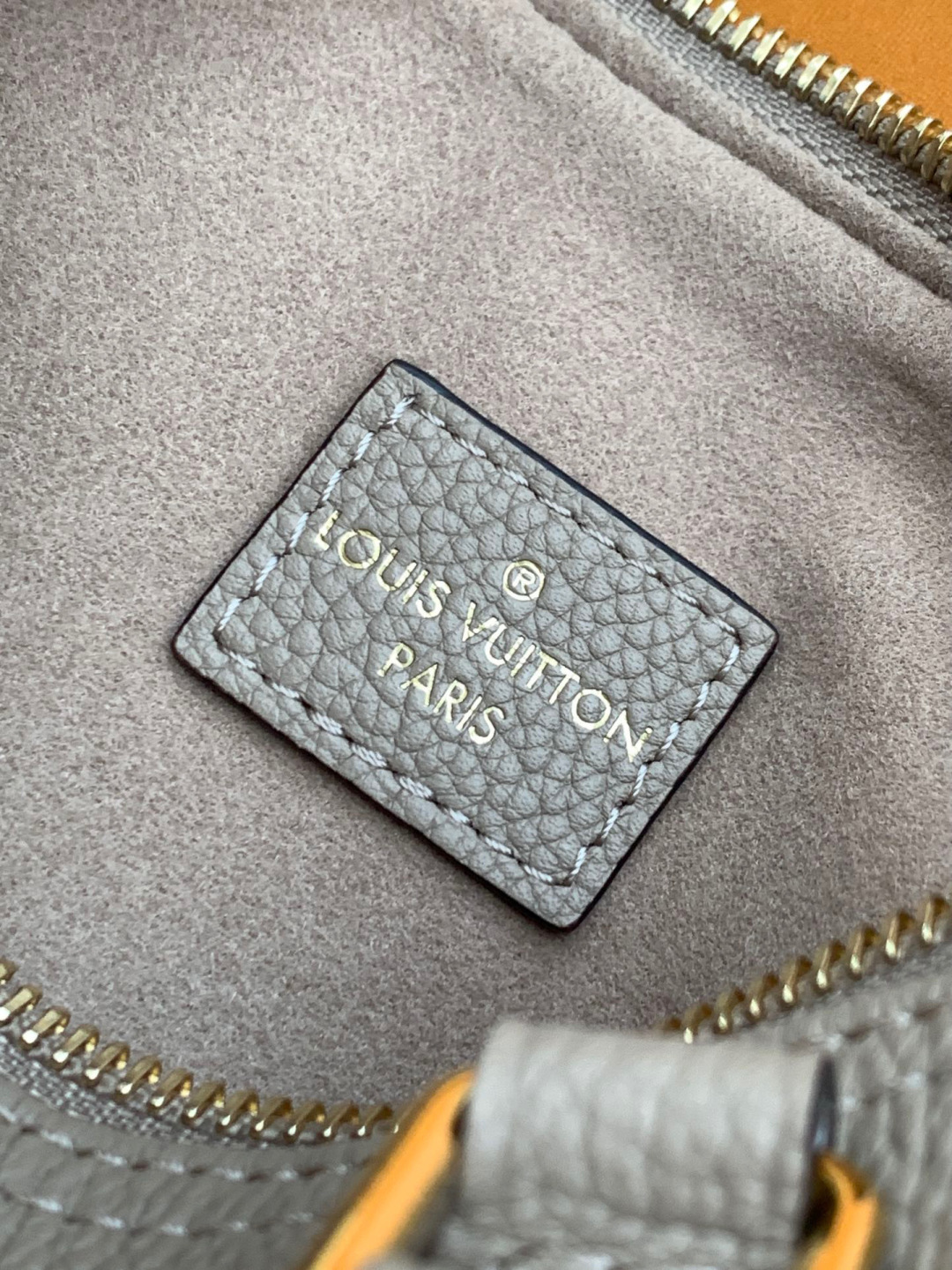Louis Vuitton 独家首发型号：M82890【 加强版】Nano Speedy手袋皮料是 代 意大利A级皮料