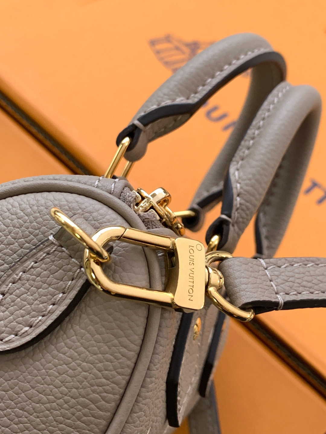 Louis Vuitton 独家首发型号：M82890【 加强版】Nano Speedy手袋皮料是 代 意大利A级皮料