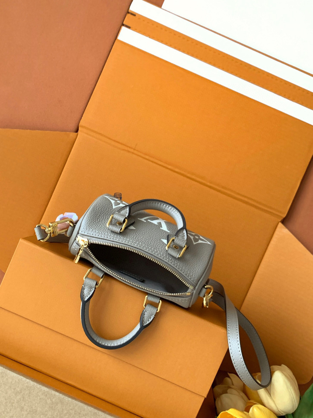 Louis Vuitton 独家首发型号：M82890【 加强版】Nano Speedy手袋皮料是 代 意大利A级皮料