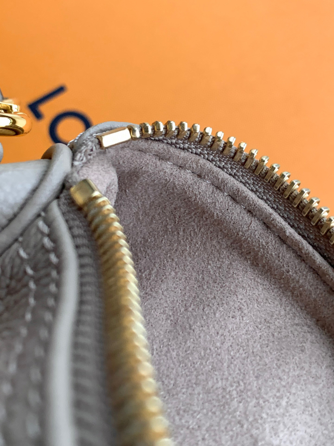 Louis Vuitton 独家首发型号：M82890【 加强版】Nano Speedy手袋皮料是 代 意大利A级皮料