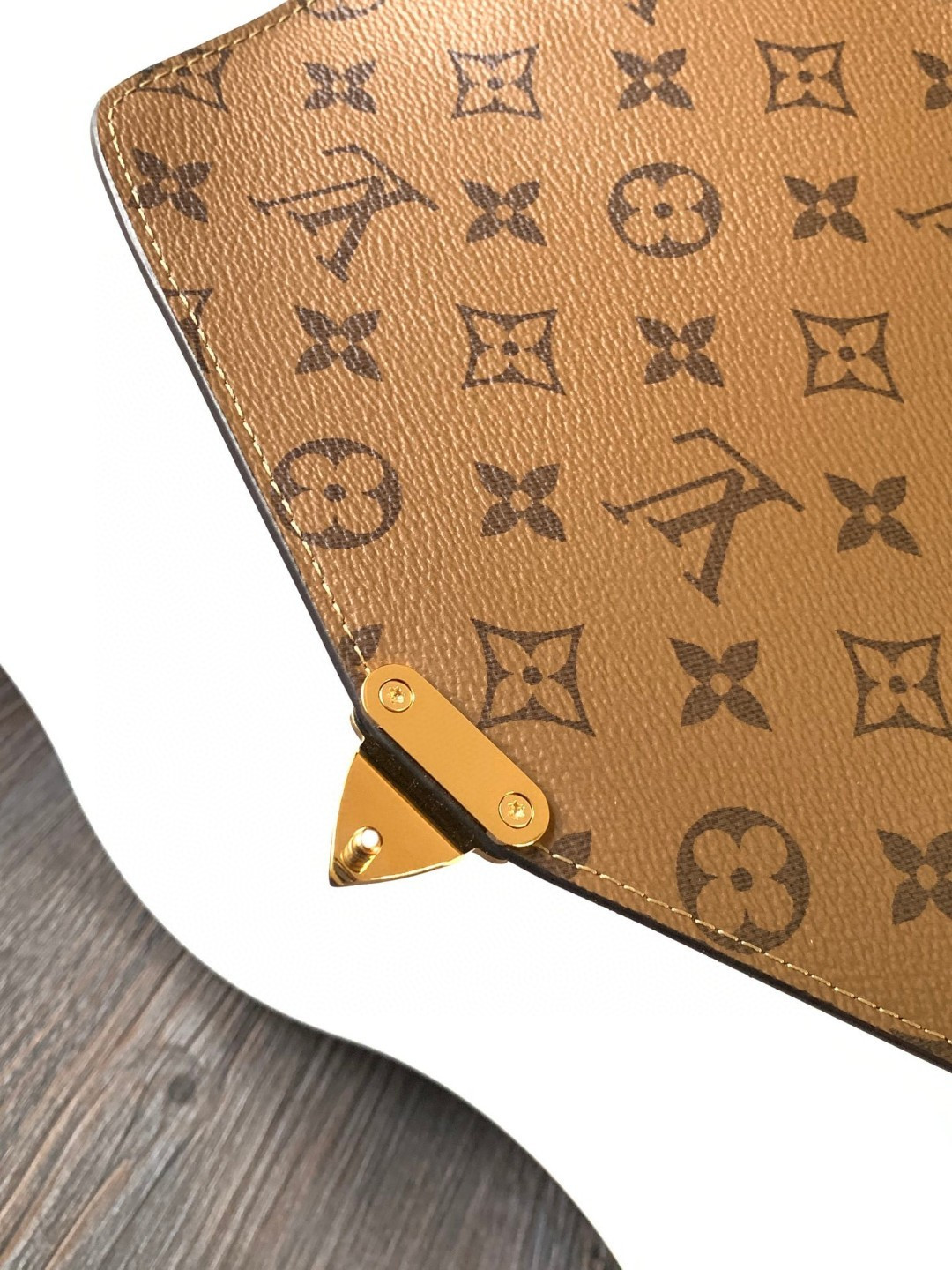 Louis Vuitton 邮差包Pochette Métis 手袋