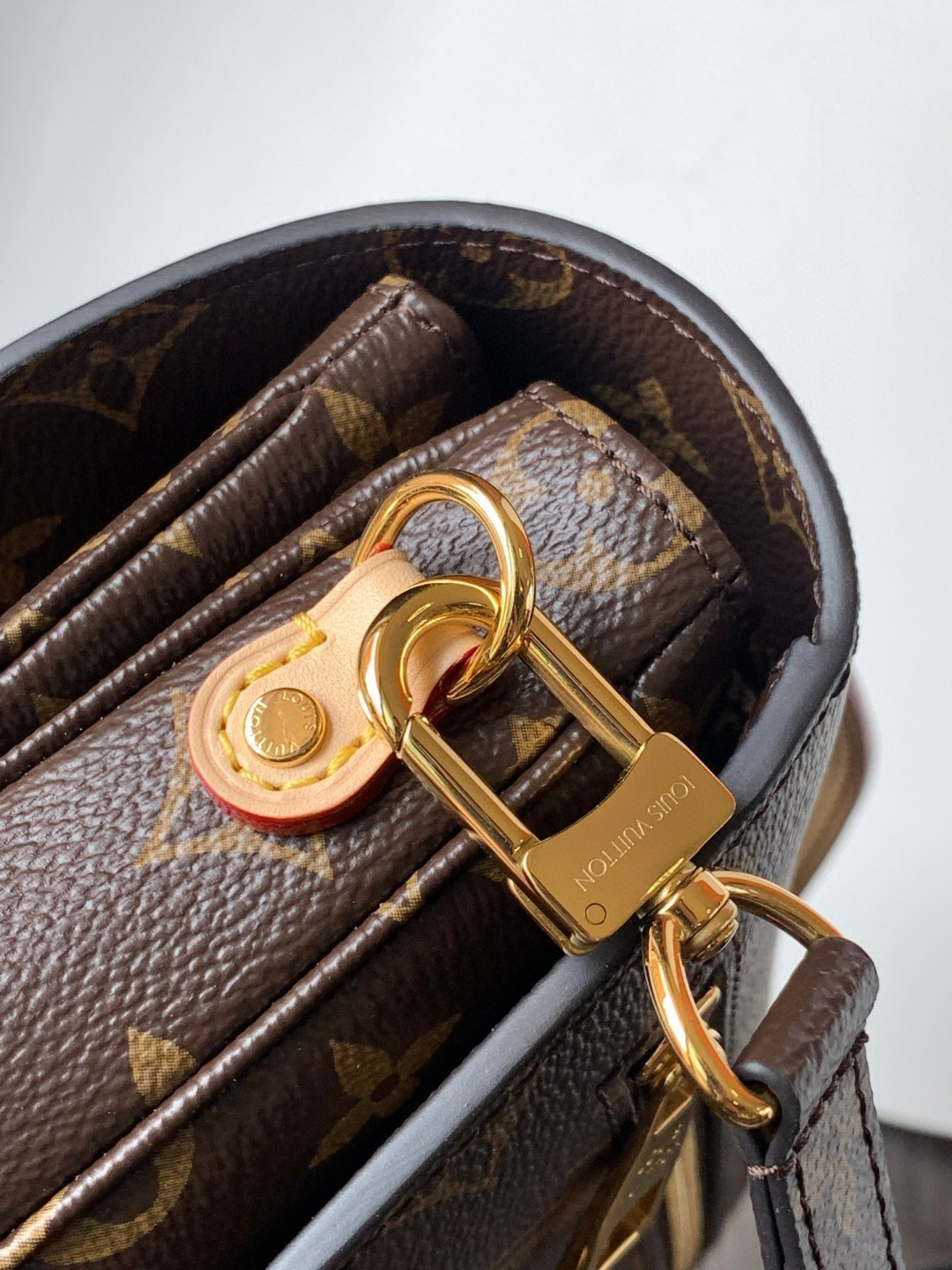 Louis Vuitton 邮差包Pochette Métis 手袋