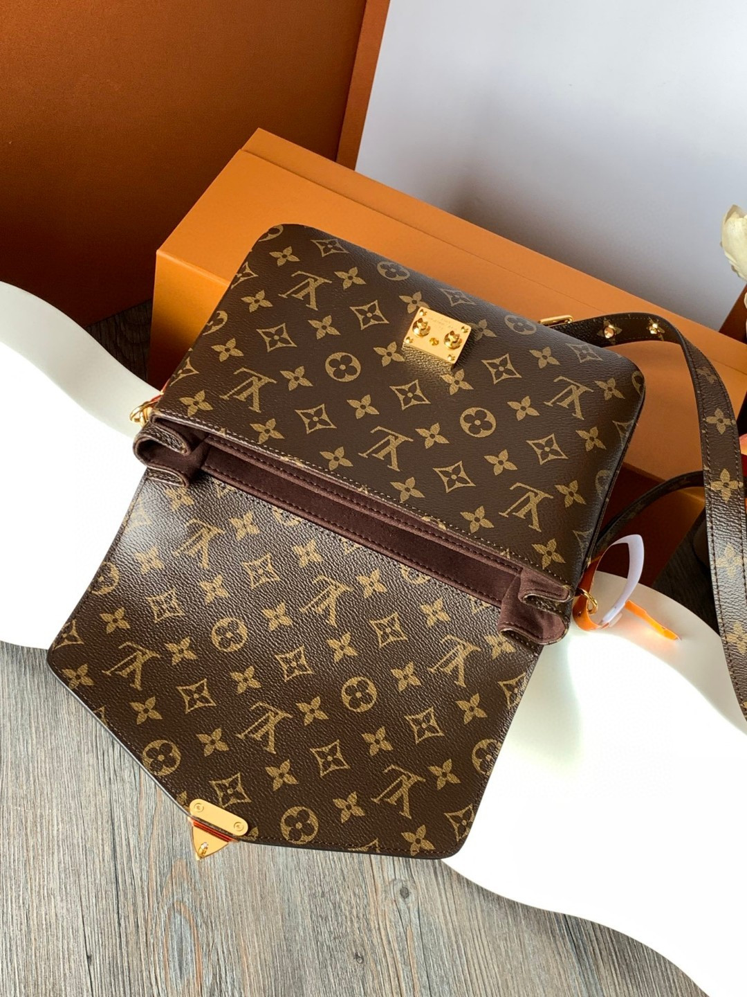Louis Vuitton 邮差包Pochette Métis 手袋