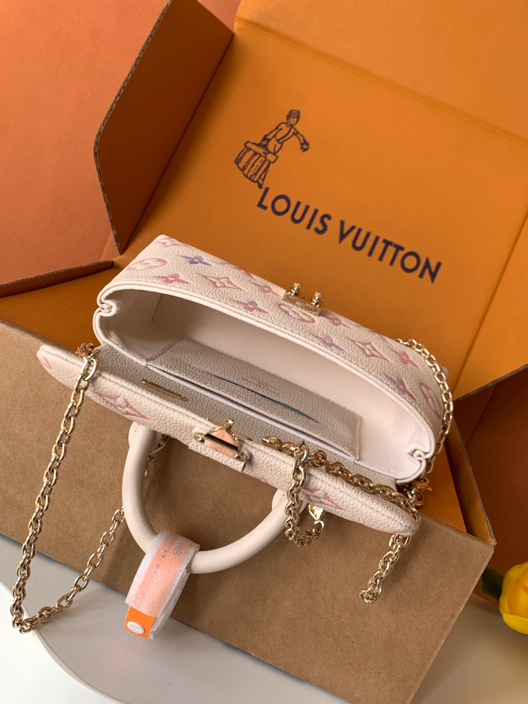 Louis Vuitton 本款 Nano Madeleine 手袋沐浴新季幻梦色彩 可轻松点睛各式造型