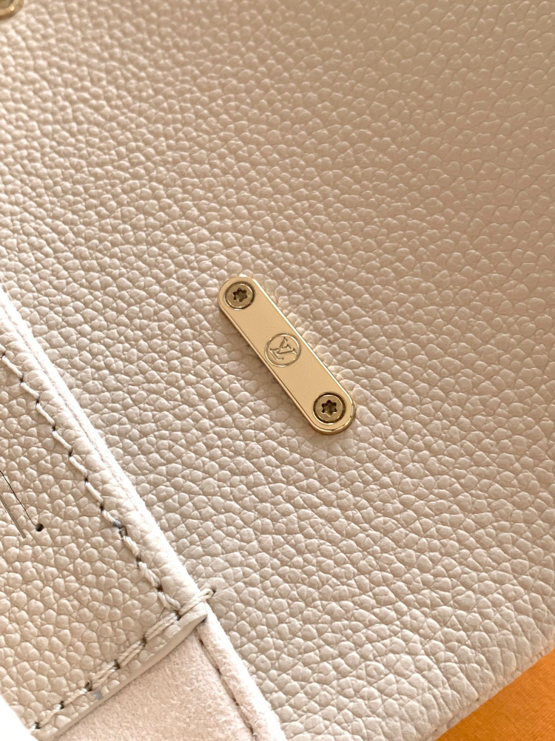 Louis Vuitton 本款 Nano Madeleine 手袋沐浴新季幻梦色彩 可轻松点睛各式造型
