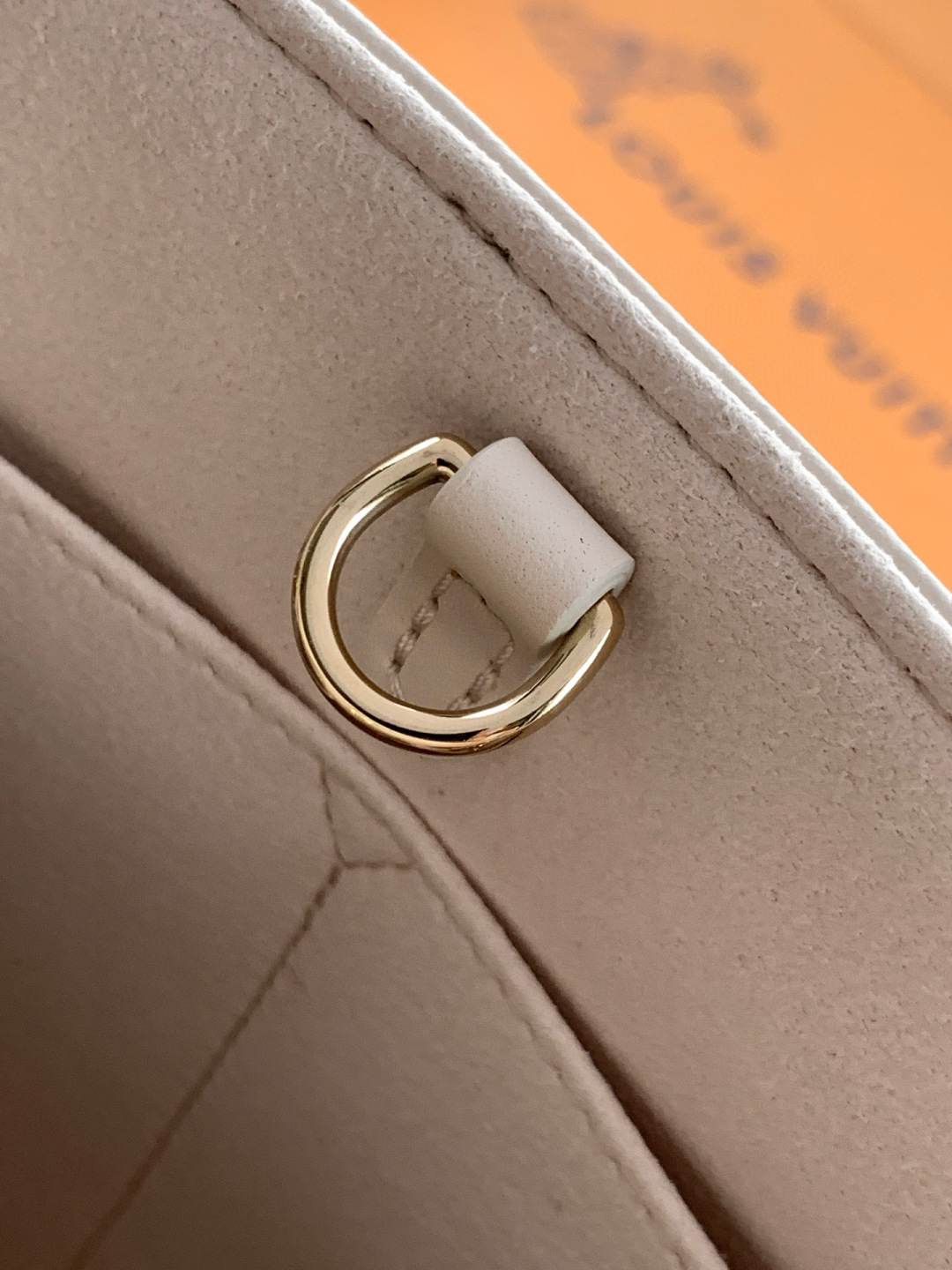 Louis Vuitton 全钢 独实家‬拍163芯片 M25770渐变 本款 OnTheGo 小号手袋出自 Dream 系列