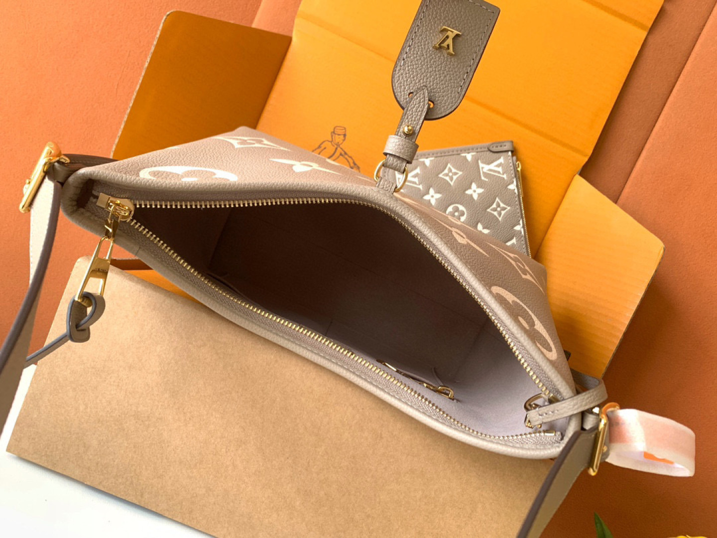 Louis Vuitton 动态芯片版， 精品 ，全钢五金 M47180大象灰压花
