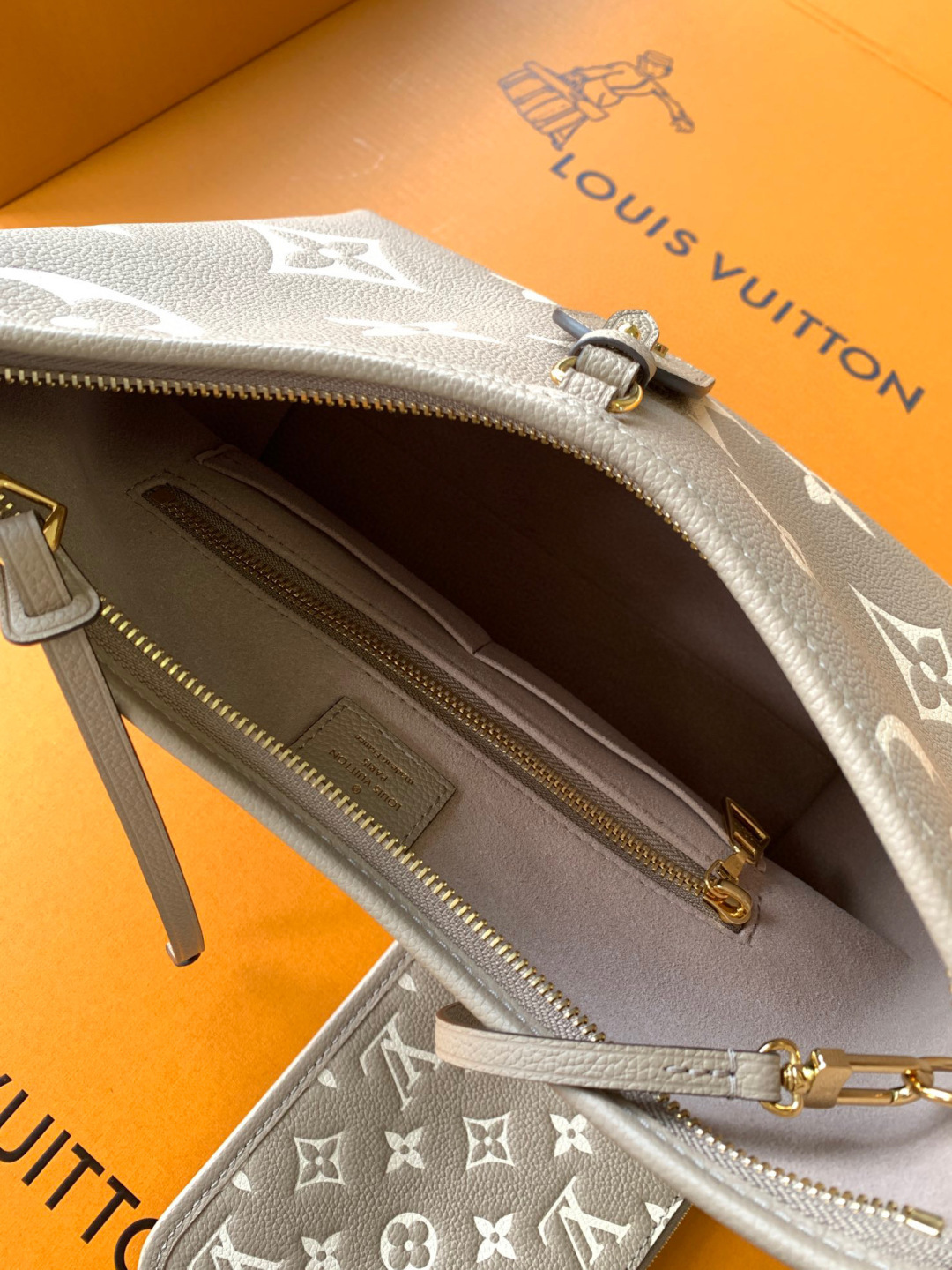 Louis Vuitton 动态芯片版， 精品 ，全钢五金 M47180大象灰压花