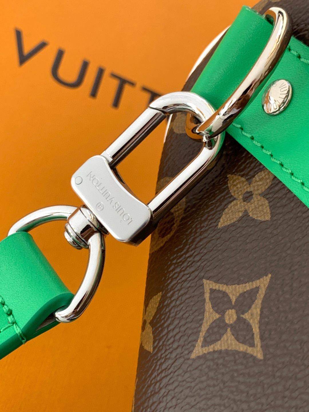 Louis Vuitton M13926 全钢 开发 芯片版 配全套 包装 本款 Keepall Bandoulière 50 旅行袋出自 2024 秋冬时装秀