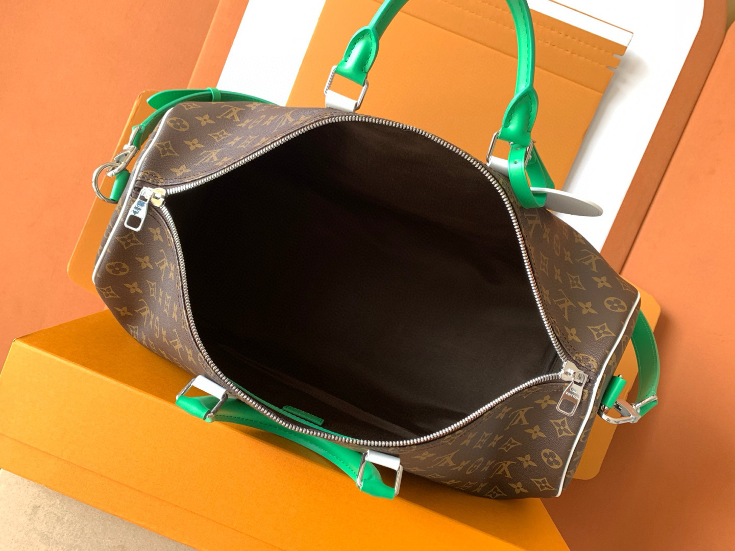 Louis Vuitton M13926 全钢 开发 芯片版 配全套 包装 本款 Keepall Bandoulière 50 旅行袋出自 2024 秋冬时装秀