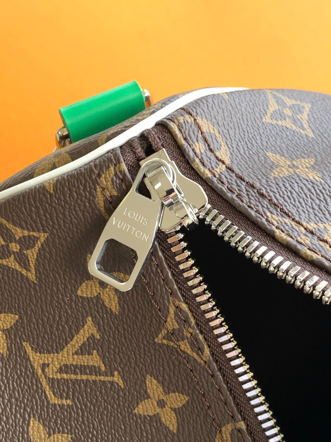 Louis Vuitton M13926 全钢 开发 芯片版 配全套 包装 本款 Keepall Bandoulière 50 旅行袋出自 2024 秋冬时装秀