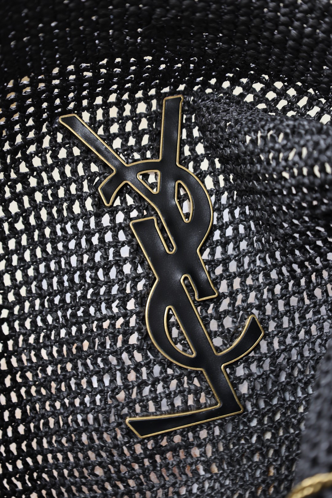 Saint Laurent 编织拉菲草/金 满满的 艺术气息 拉菲草编织 非常扎实 法式慵懒风 造型感流畅