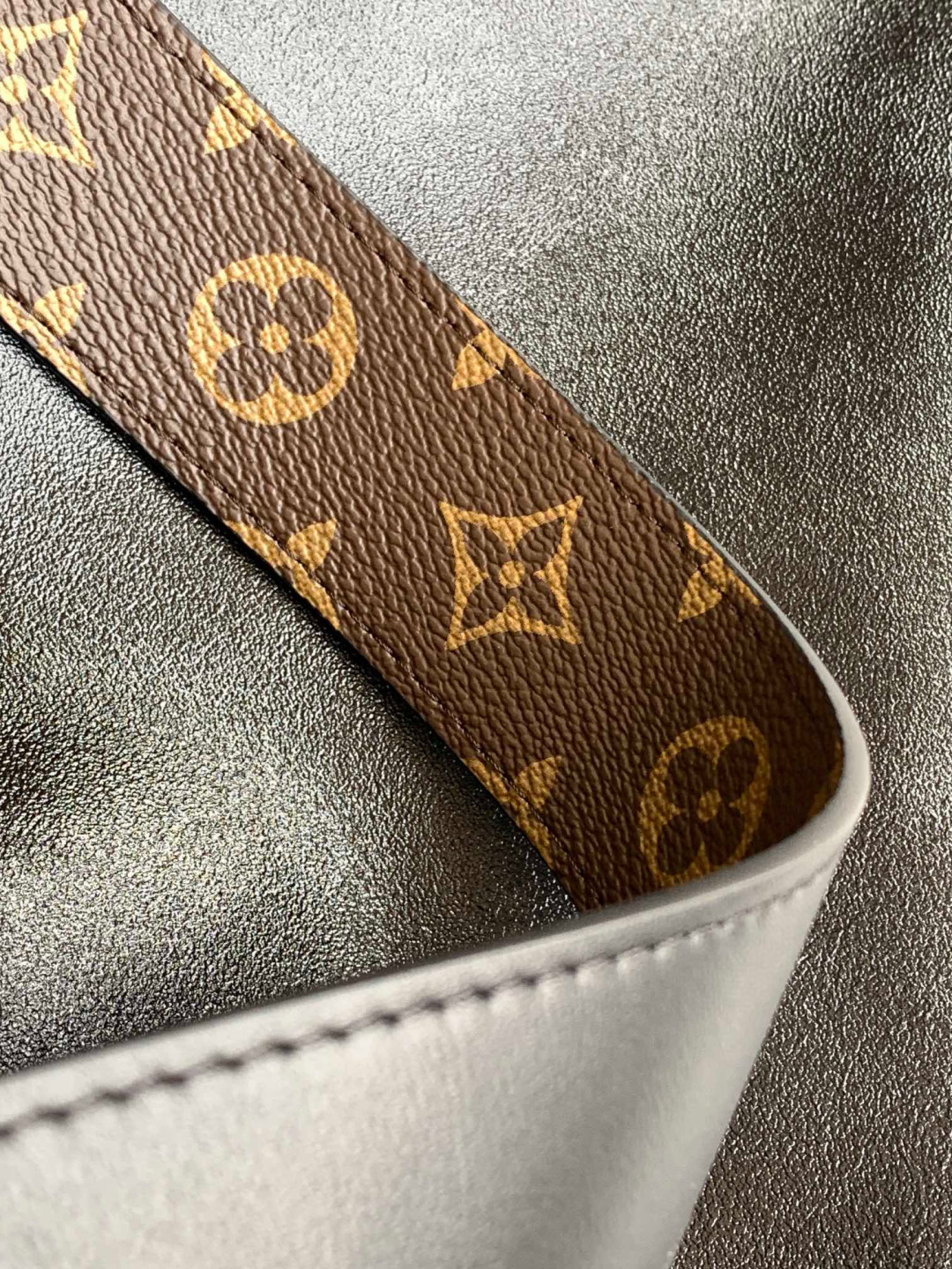 Givenchy 配全套包装 全钢五金 M25143