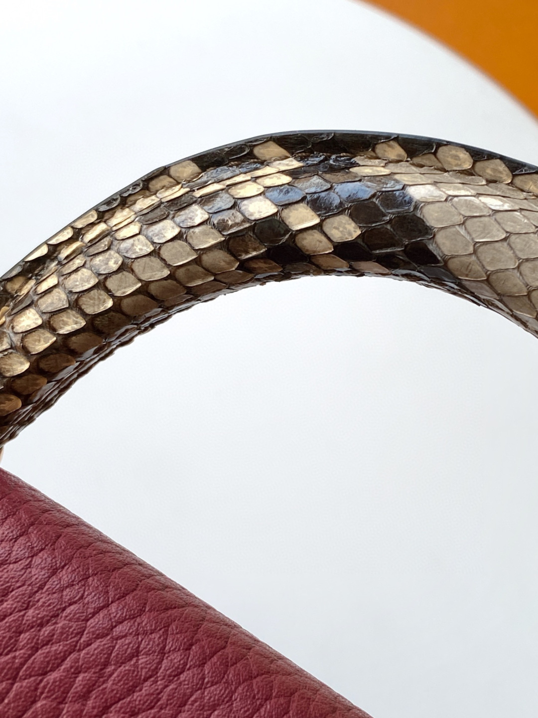 Louis Vuitton N85515 全钢 进口牛皮枣红配亮光蟒蛇金动态163 2024 夏季款 Capucines 迷你手袋取材 Taurillon 进口牛皮革