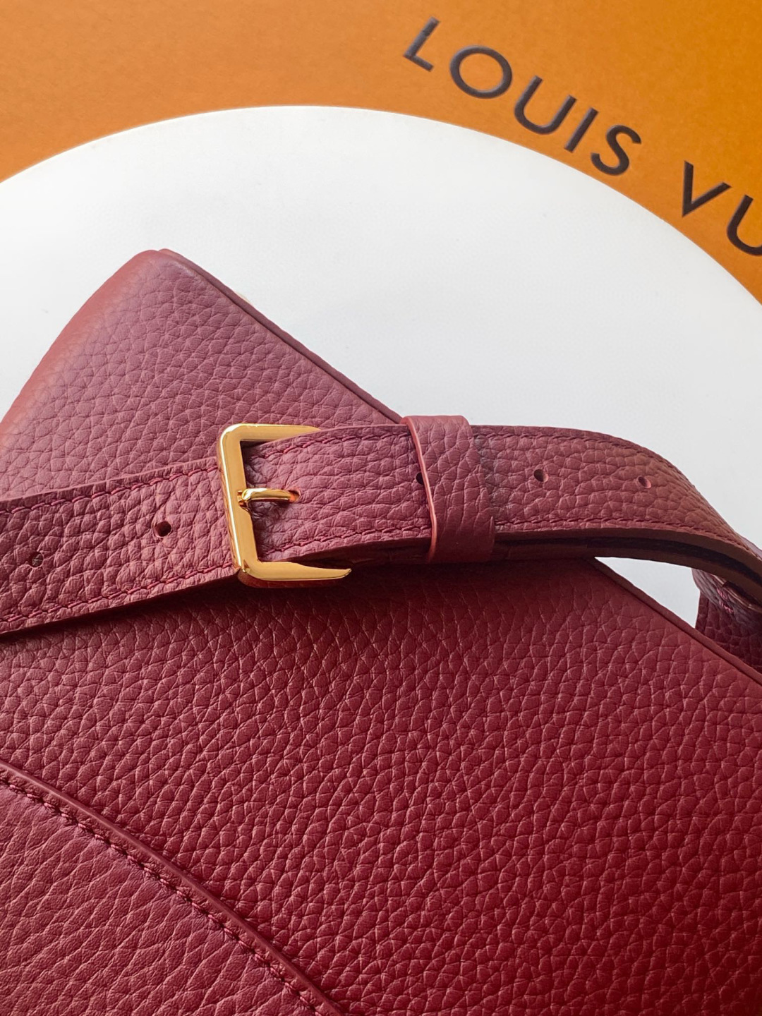 Louis Vuitton N85515 全钢 进口牛皮枣红配亮光蟒蛇金动态163 2024 夏季款 Capucines 迷你手袋取材 Taurillon 进口牛皮革