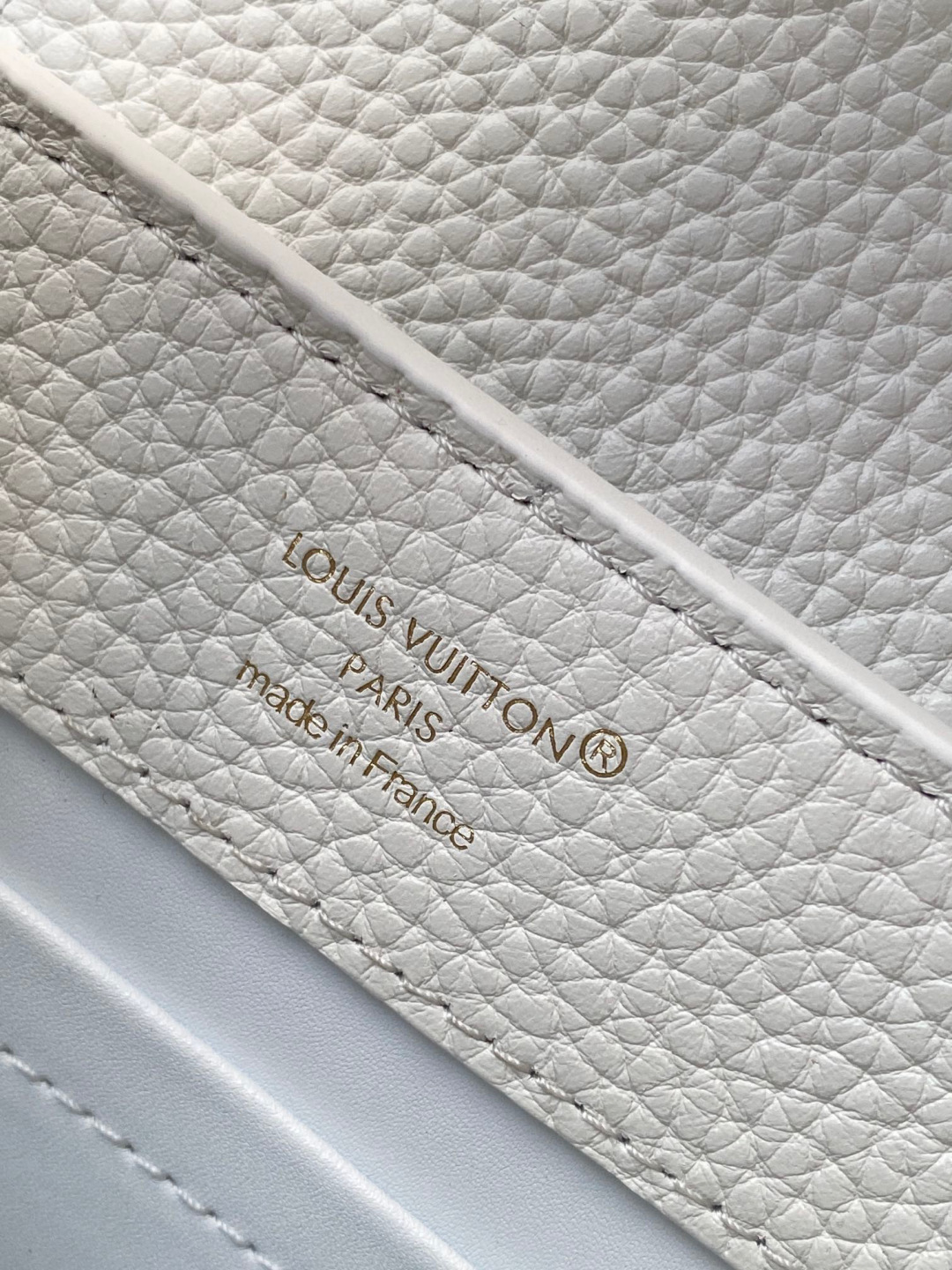 Louis Vuitton N85515 全钢 进口牛皮白配亮光蟒蛇金动态163 2024 夏季款 Capucines 迷你手袋取材 Taurillon 进口牛皮革