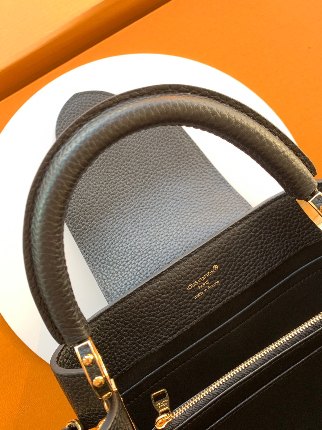 Louis Vuitton 全钢 M25404 黑色金 本款Capucines BB手袋取材 Taurillon 牛皮革